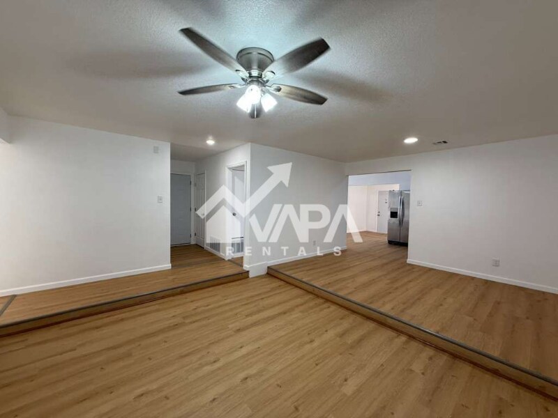 Building Photo - 5512 Grand Lake Dr