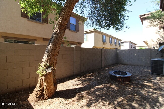 Building Photo - 8147 W Lynwood St