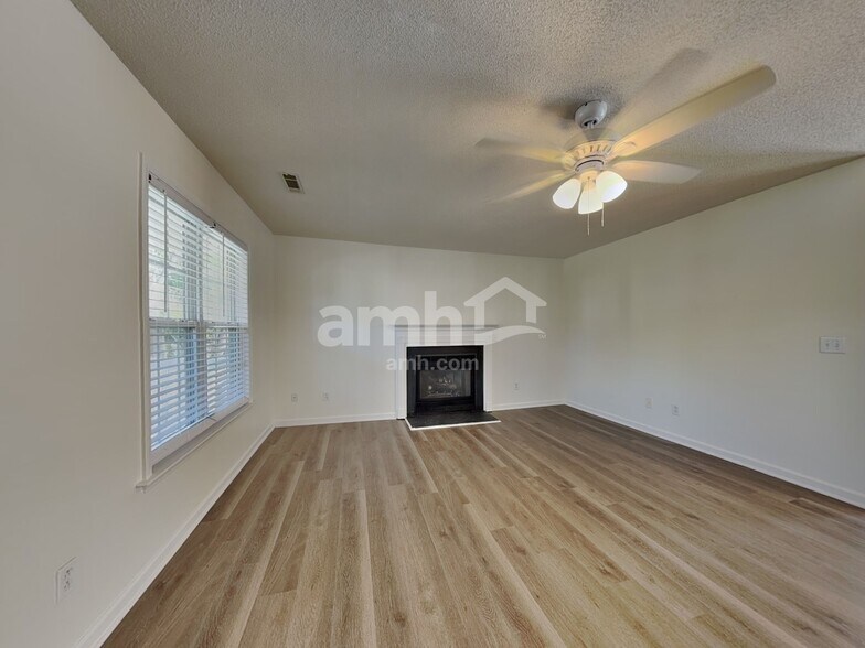 Building Photo - 5520 Bridgegate Dr