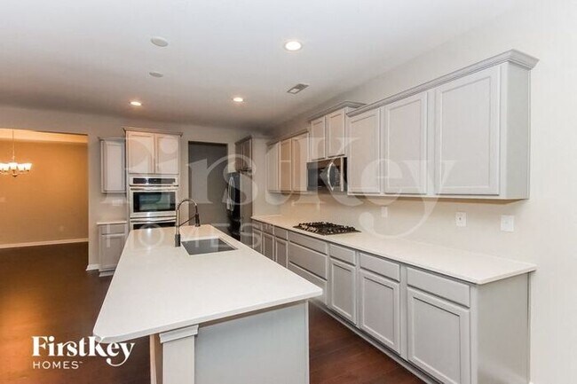 Building Photo - 7779 Creek Park Dr