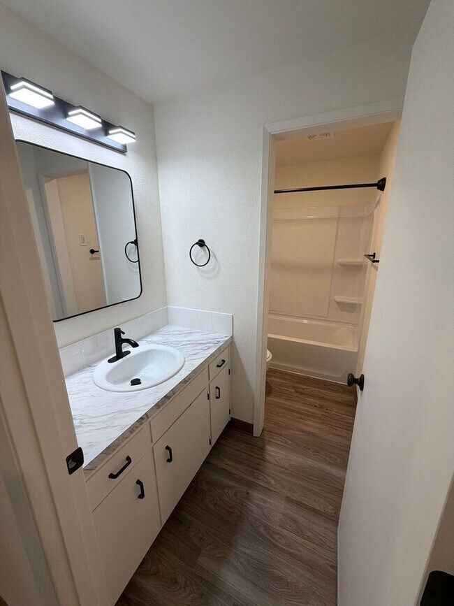 Building Photo - 1040 Lamplite Ln