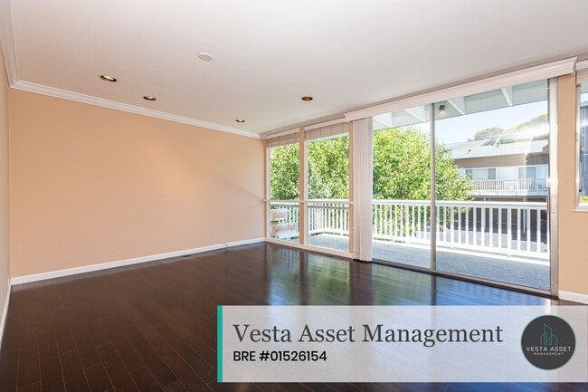 Building Photo - Your Bay Area Escape Awaits in Beautiful Tiburon
