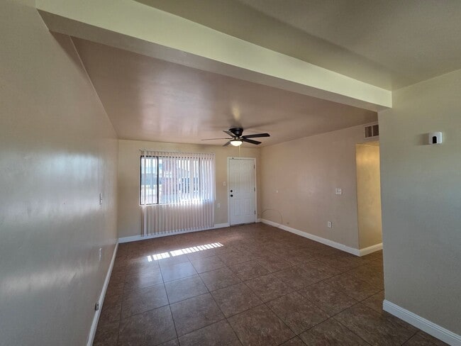 Building Photo - Phoenix 3 Bed/1 Bath - No HOA