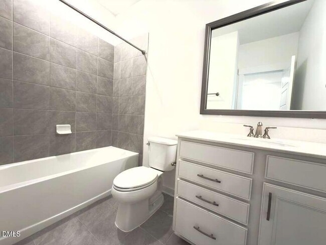 Building Photo - 1802 Stroup St