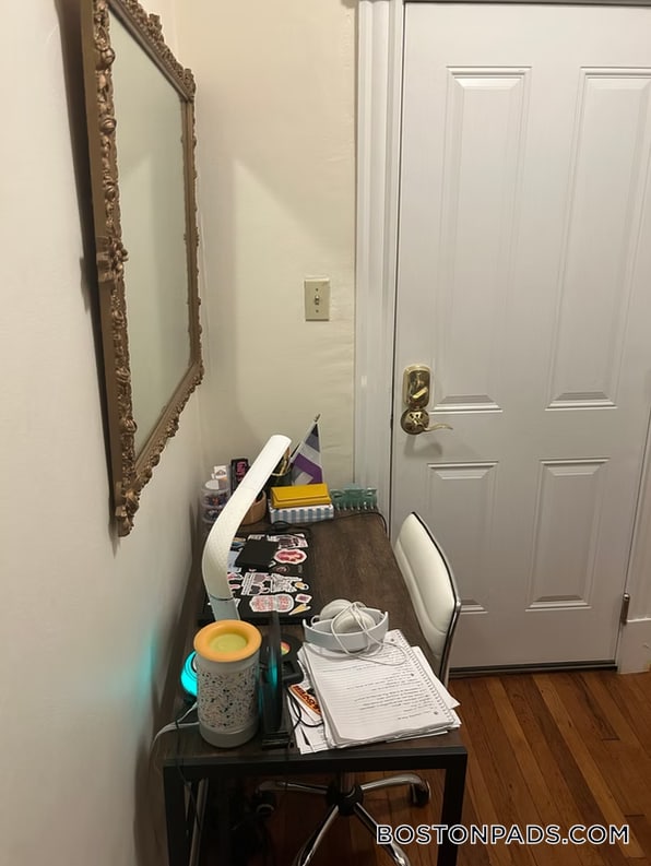 Building Photo - 211 Park Dr