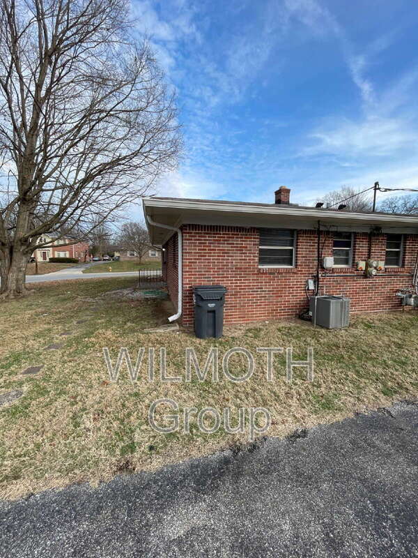 Building Photo - 622 Brewer Pl