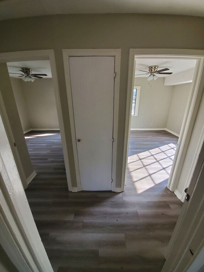 Building Photo - Discover the perfect home!