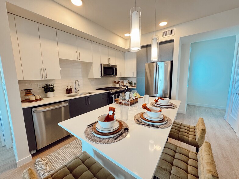 Building Photo - 19695 NE 23rd Ct