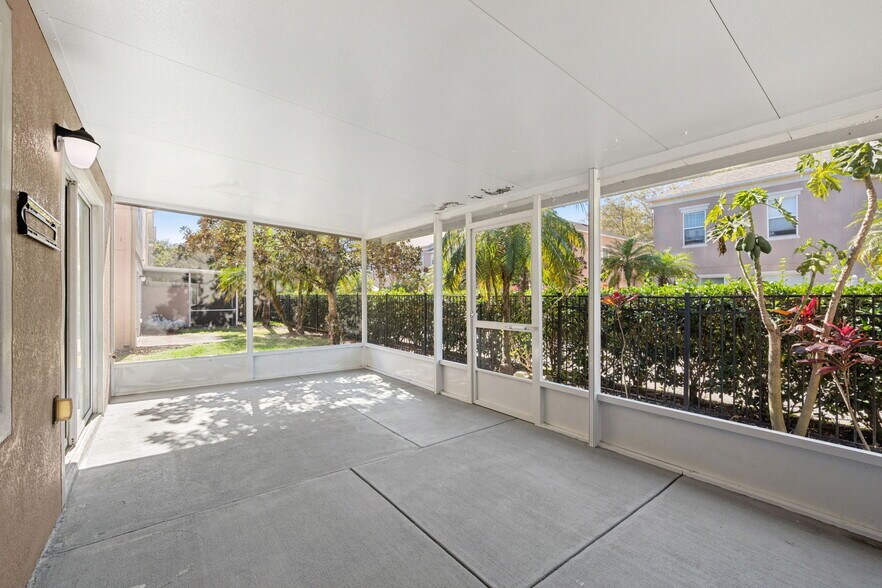 Building Photo - 2825 Cliffe Ct