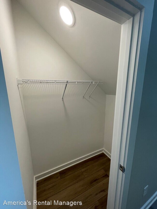 Building Photo - 4 br, 2.5 bath House - 329 Shiloh Creek Drive