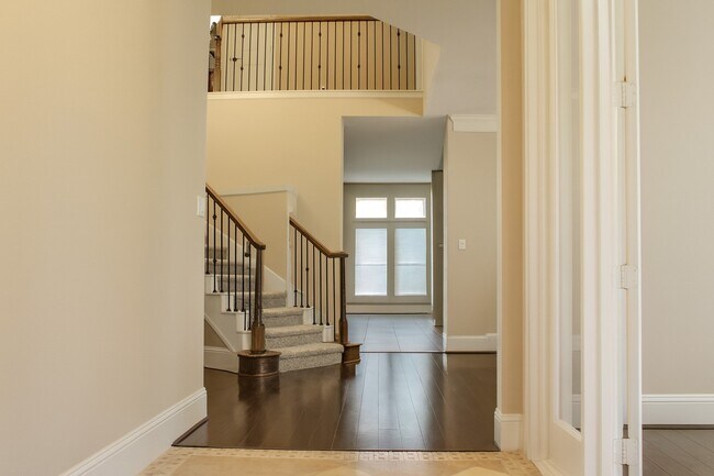 Building Photo - 907 Arden Oaks Dr