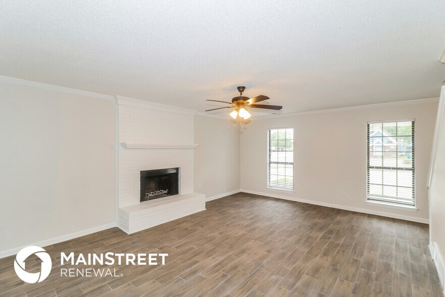 Building Photo - 7120 Oak Forest Dr