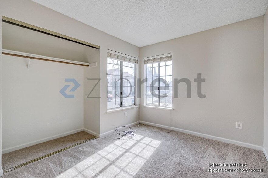 Building Photo - Unit