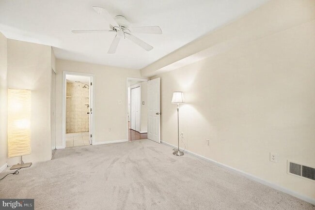 Building Photo - 205 Valley Stream Ln