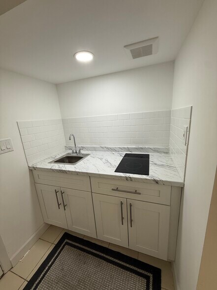 Building Photo - 760 Clifford Ct