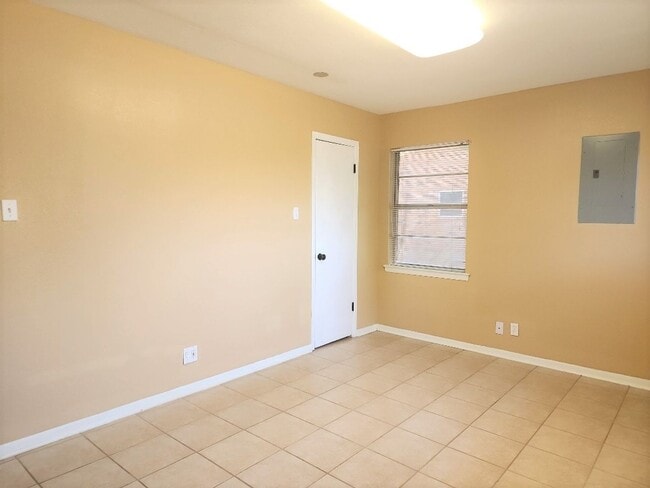 Building Photo - Amazing home ready to move in!