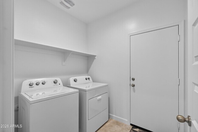 Building Photo - 1823 W Sombra Ave