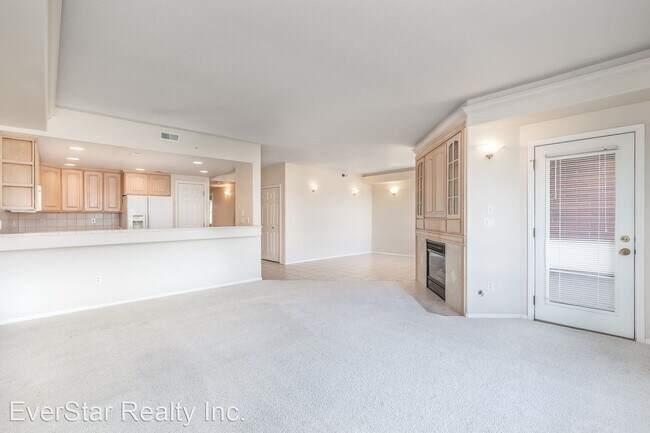 Building Photo - 2 br, 2 bath House - 300 Col Pt Dr C-201