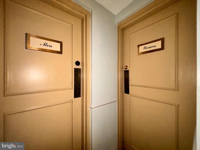 Building Photo - 5340 Holmes Run Pkwy