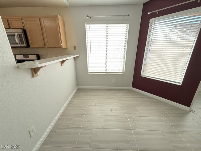 Building Photo - 2335 Bowstring Dr