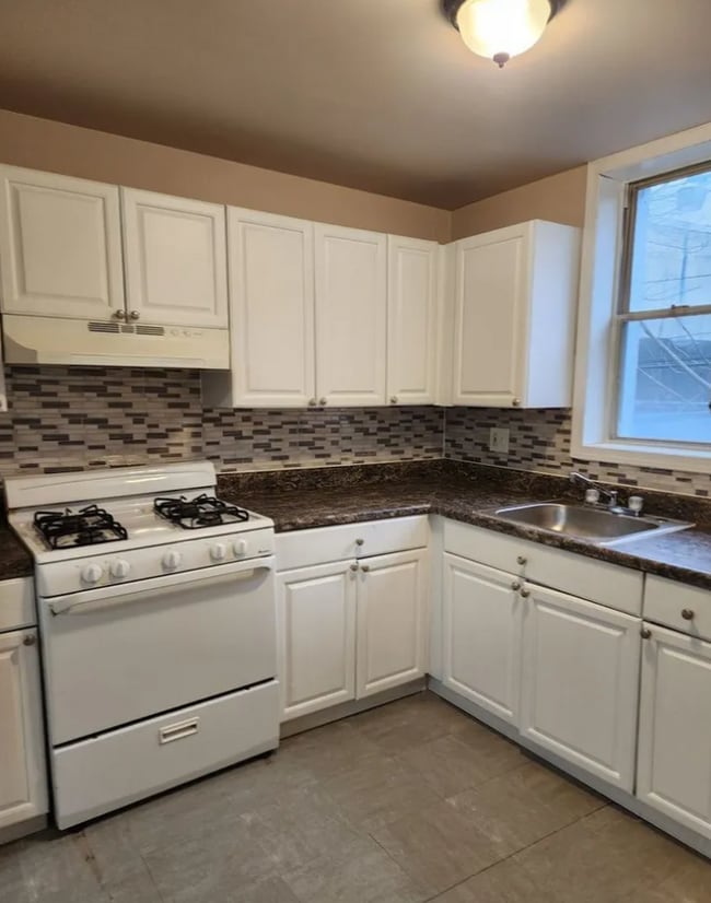 Building Photo - 3129 N Bambrey St