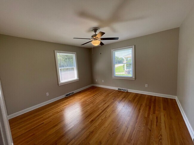 Building Photo - 204 Brushwood Rd