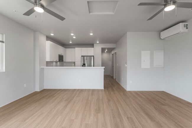 Building Photo - Modern Townhome Living in Ho’opili