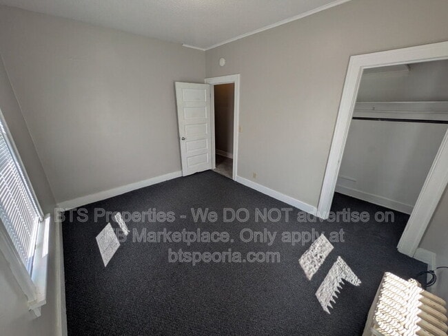 Building Photo - 1530 W Barker Ave