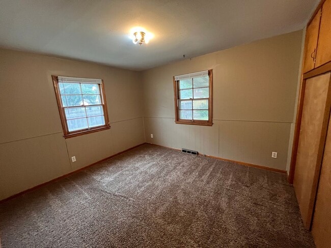 Building Photo - Beautiful 3 bedroom home