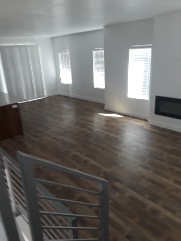 Building Photo - 2179 525 W