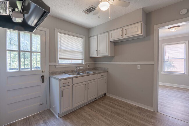 Building Photo - 1009 McEvers Rd