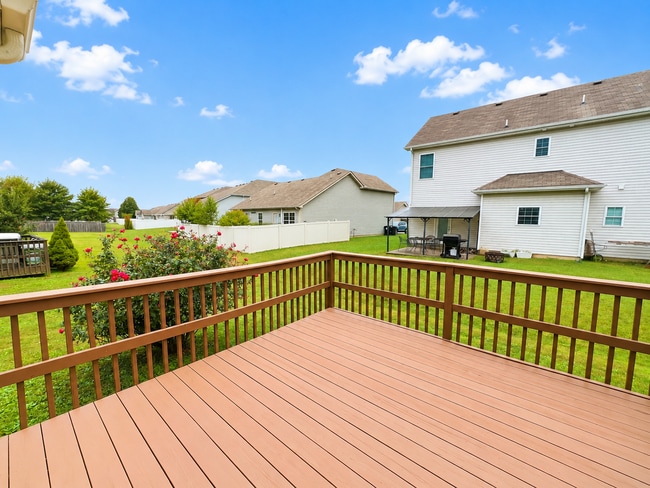 Building Photo - Cute 3 BR 2.5 BA Home Located in Culdesac in Evergreen Farms