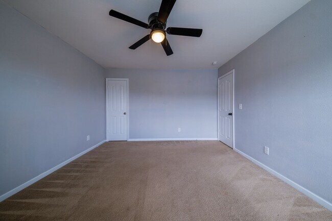 Building Photo - 1301 Waldridge Ct