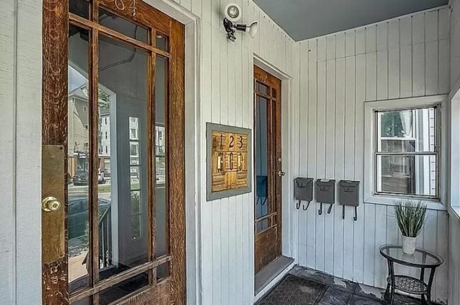 Building Photo - 62 Hamilton St