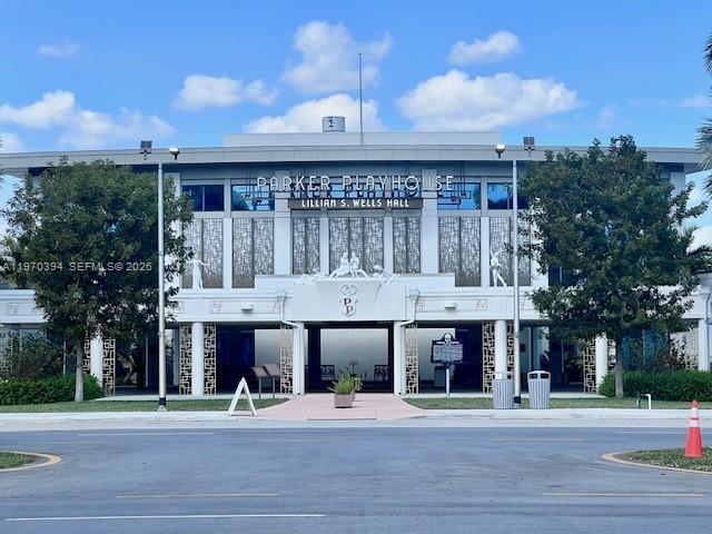 Building Photo - 621 NE 8th Ave