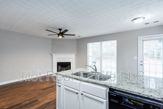 Building Photo - 218 Matthew Ln