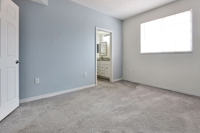 Building Photo - 5700 Bentgrass Dr