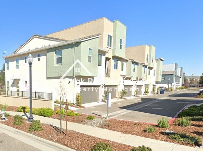 Building Photo - 2444 Arena Blvd