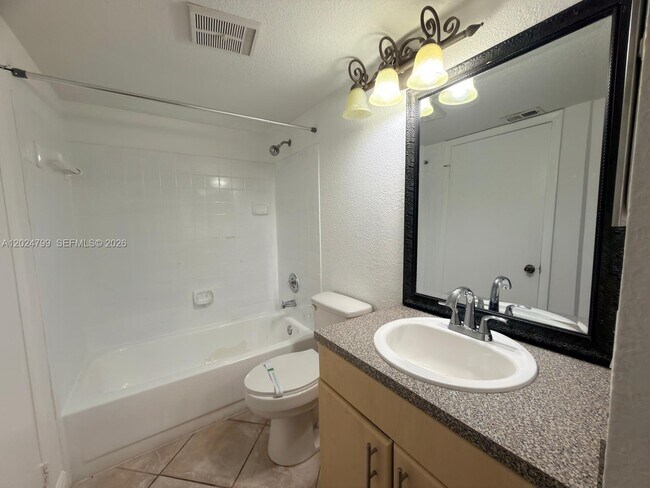 Building Photo - 1025 Coral Club Dr