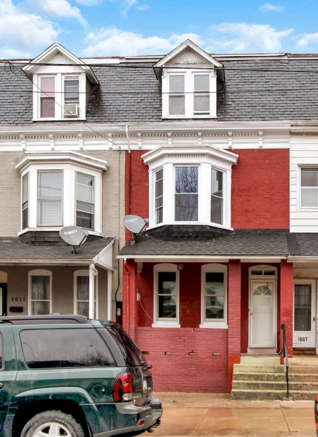 Building Photo - Coming Soon! Spacious 4 Bedroom, 1 Bath Ho...