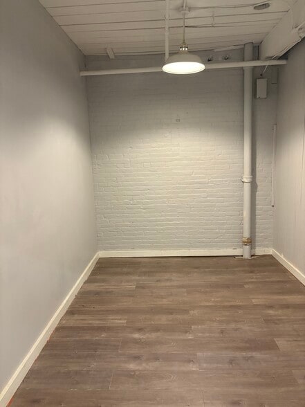 Building Photo - 464 Pratt Street Ext