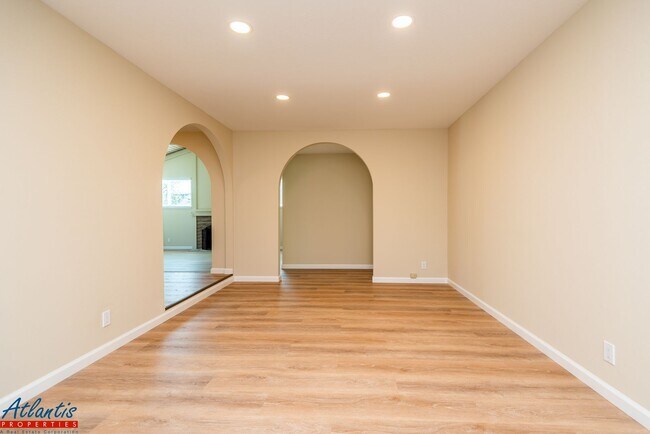Building Photo - 6263 Malory Dr