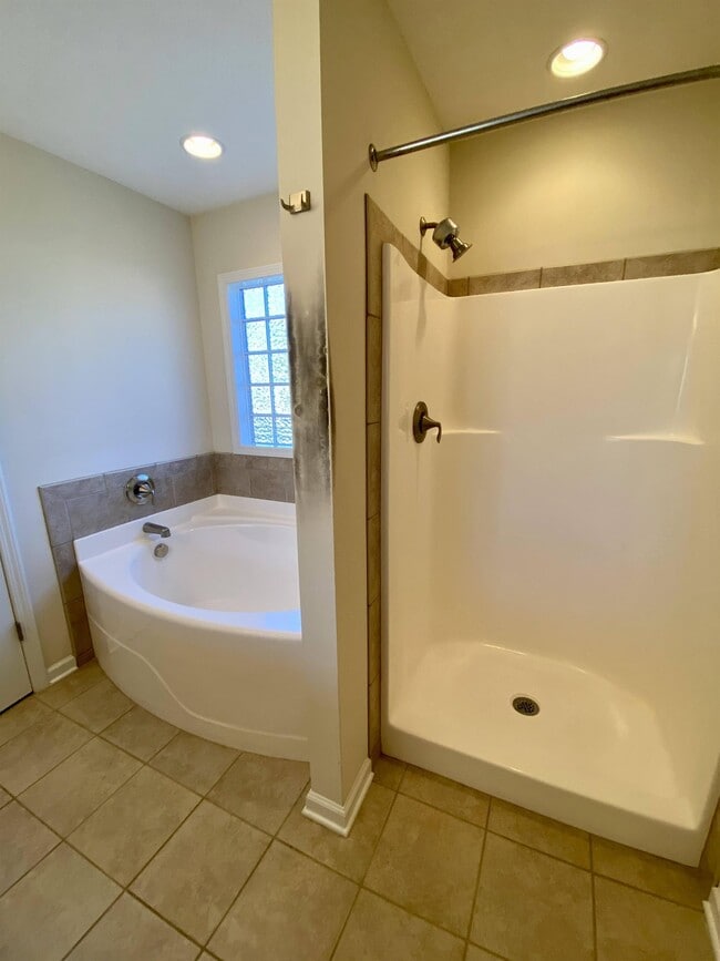 Building Photo - 3301 Hardee Farms Dr