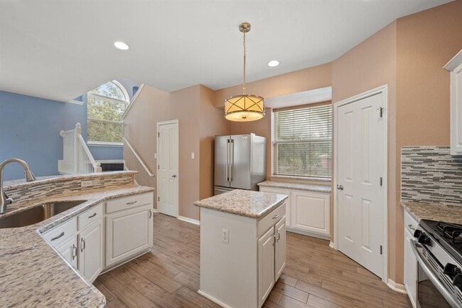 Building Photo - 1006 Shadow Valley Cove