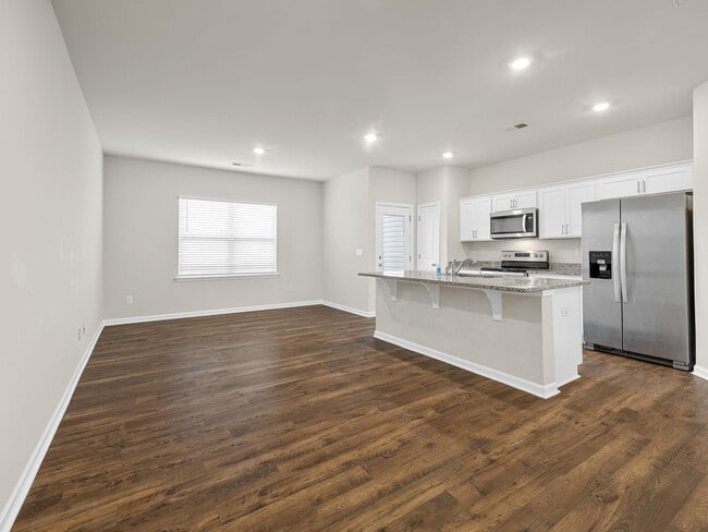 Building Photo - $500 OFF First Months Rent!! Modern living meets Convenience- Townhome in Greer, SC!