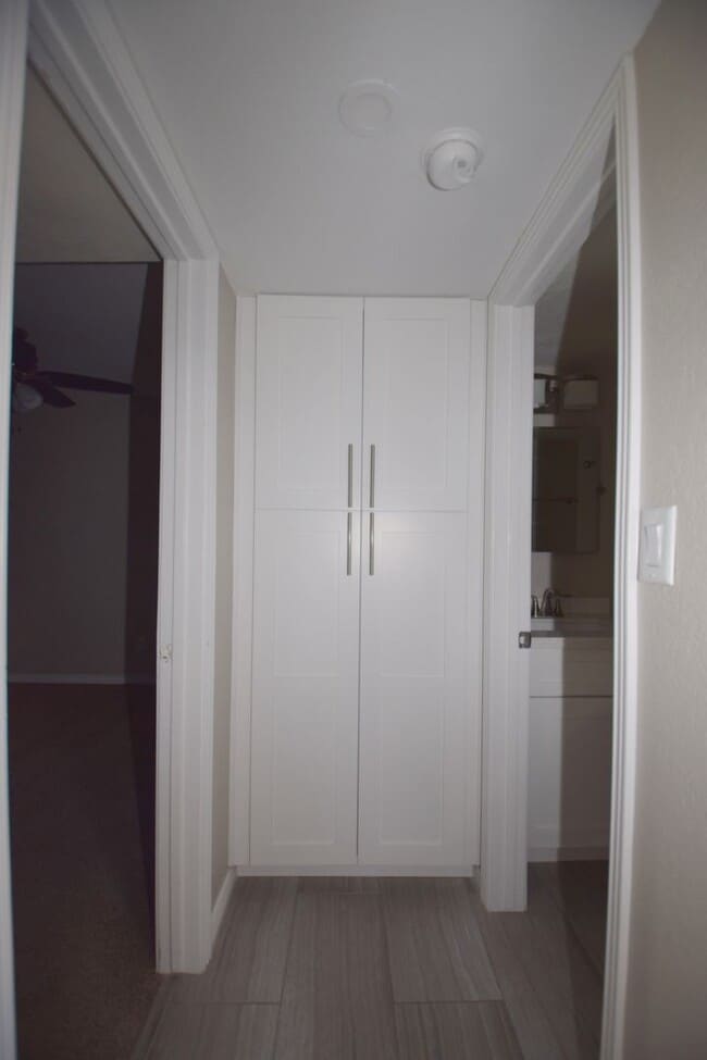 Building Photo - Beautifully remodeled Scottsdale condo bac...