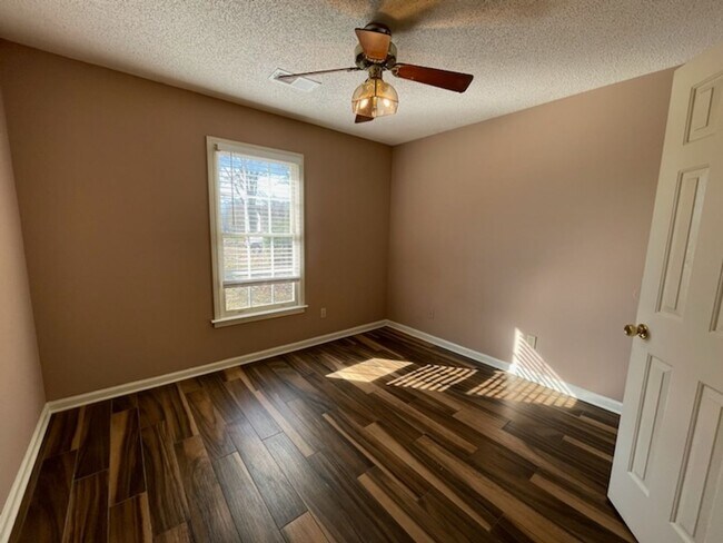 Building Photo - EASTOVER, HARDWOOD FLOORS, DESOTO CENTRAL SCHOOLS!