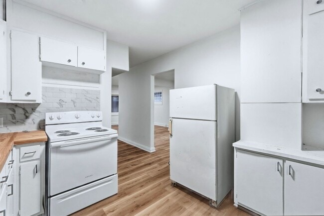 Building Photo - Freshly Updated 3-Bed Home with Back Parking