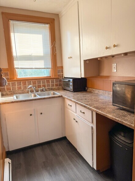 Kitchen Nook - 62 Fourth St