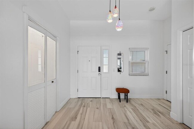 Building Photo - 411 Del Mar Dr